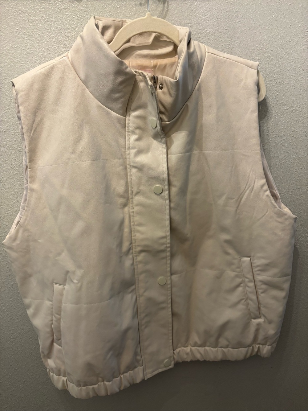 Women's Puffer Vest - Cream Sleeveless Jacket